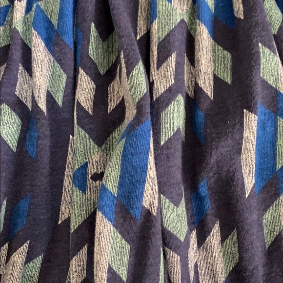 Tucker and Tate off the shoulder top - Picture 2 of 3